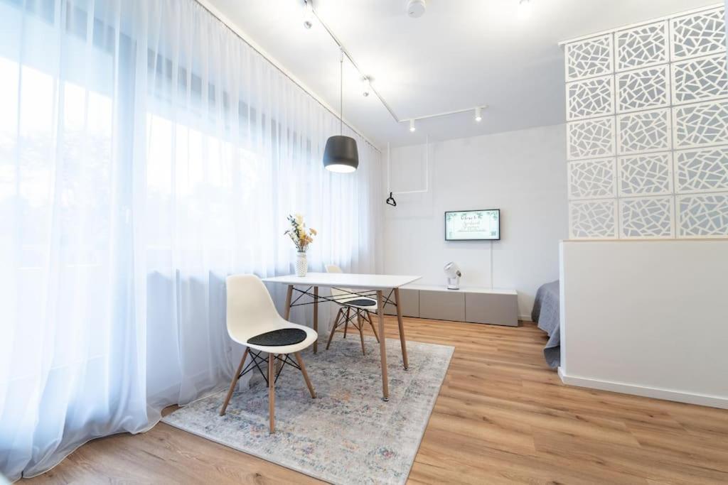 Apartment Mit Balkon Und Privatparkplatz Аугсбург Екстер'єр фото